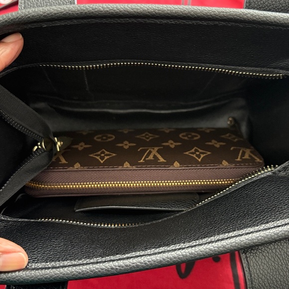 Marc Jacobs Black Leather Tote Bag - Picture 11 of 11